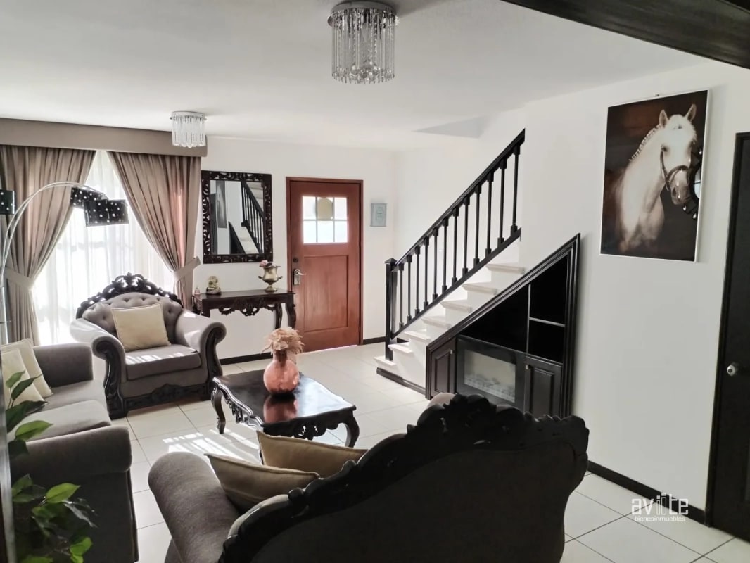 Casa tipo Navarra en venta, dentro de Alameda Norte    Q2,900,000 más impuestos - 9