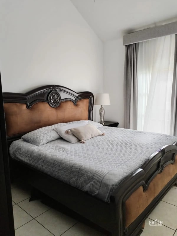 Casa tipo Navarra en venta, dentro de Alameda Norte    Q2,900,000 más impuestos - 4