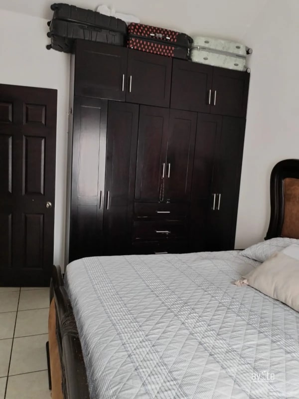 Casa tipo Navarra en venta, dentro de Alameda Norte    Q2,900,000 más impuestos - 3