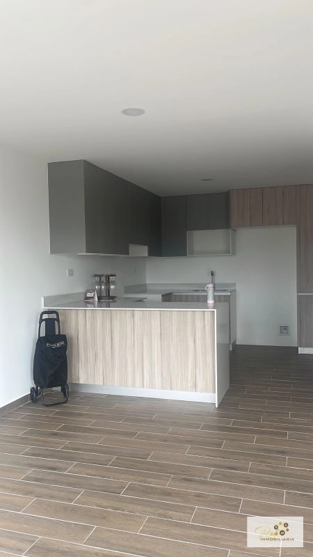RENTA-APARTAMENTO NUEVO SEMI AMUEBLADO- EDIFICIO PARQUE 14 - 2