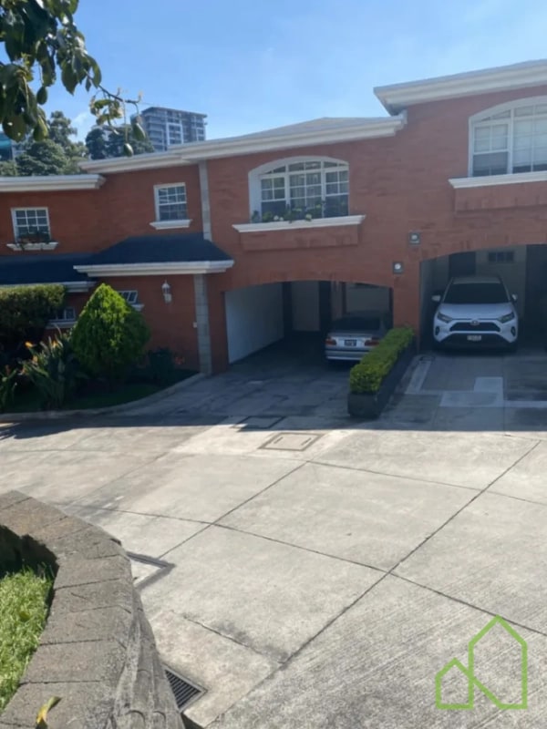 En Venta Linda Casa en Jardines de Vista Hermosa, VHII, zona 15 - 4