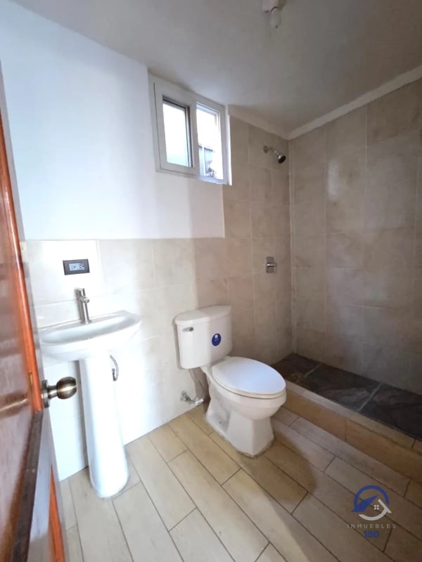 Amplia casa en venta en San Cristobal 2, zona 8, Mixco - 5