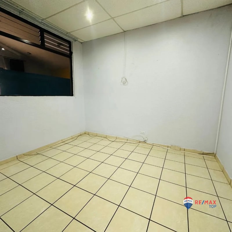 ZONA 9, CASA IDEAL PARA COMERCIO - 11