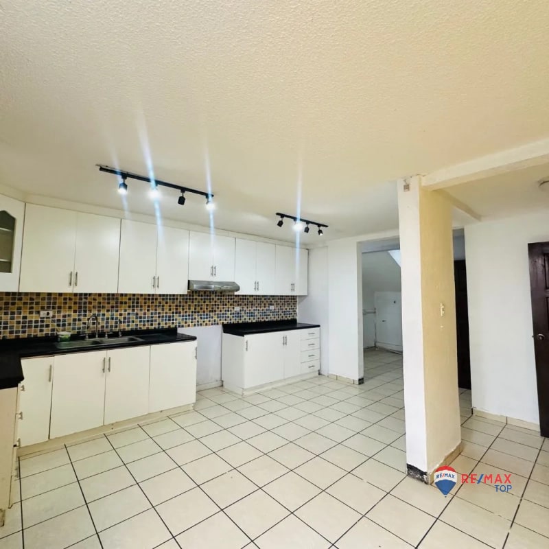 ZONA 9, CASA IDEAL PARA COMERCIO - 4