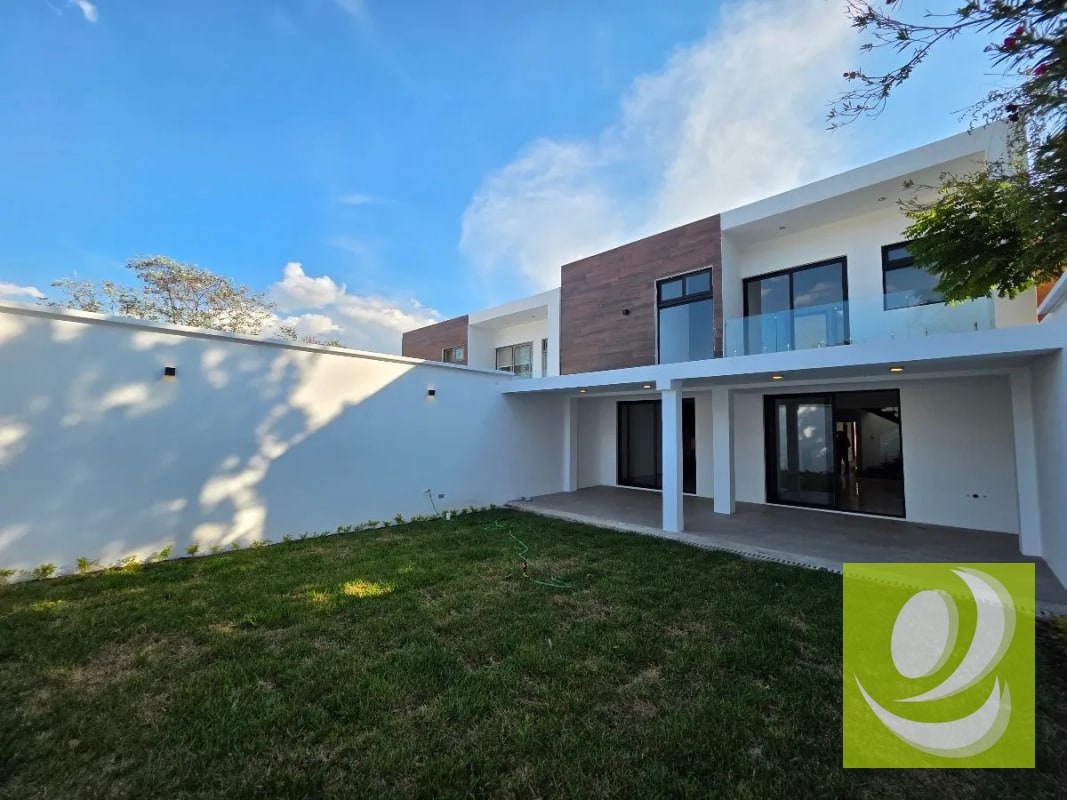 EN VENTA CASA DE LUJO EN LAS 3 CEIBAS DE SAN CRISTOBAL MIXCO - 1