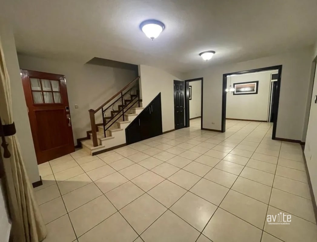 CONDADO NARANJO. Casa tipo Solana en venta, dentro de Alameda Norte $425,000 - 4