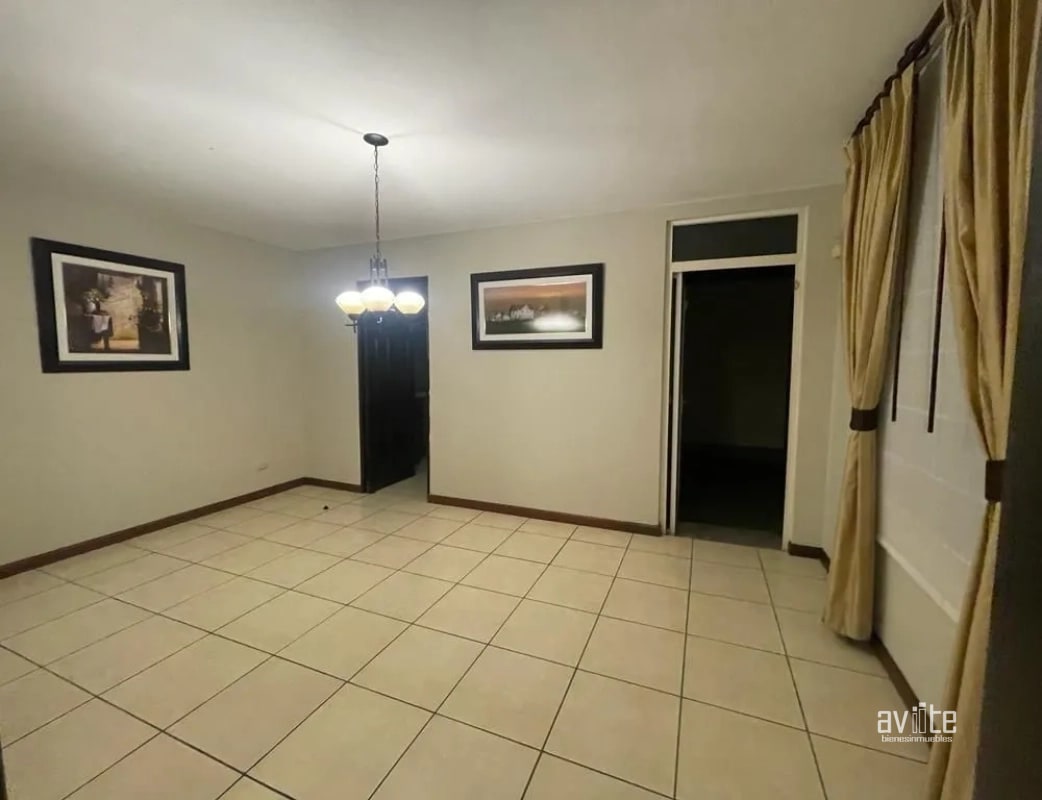 CONDADO NARANJO. Casa tipo Solana en venta, dentro de Alameda Norte $425,000 - 5