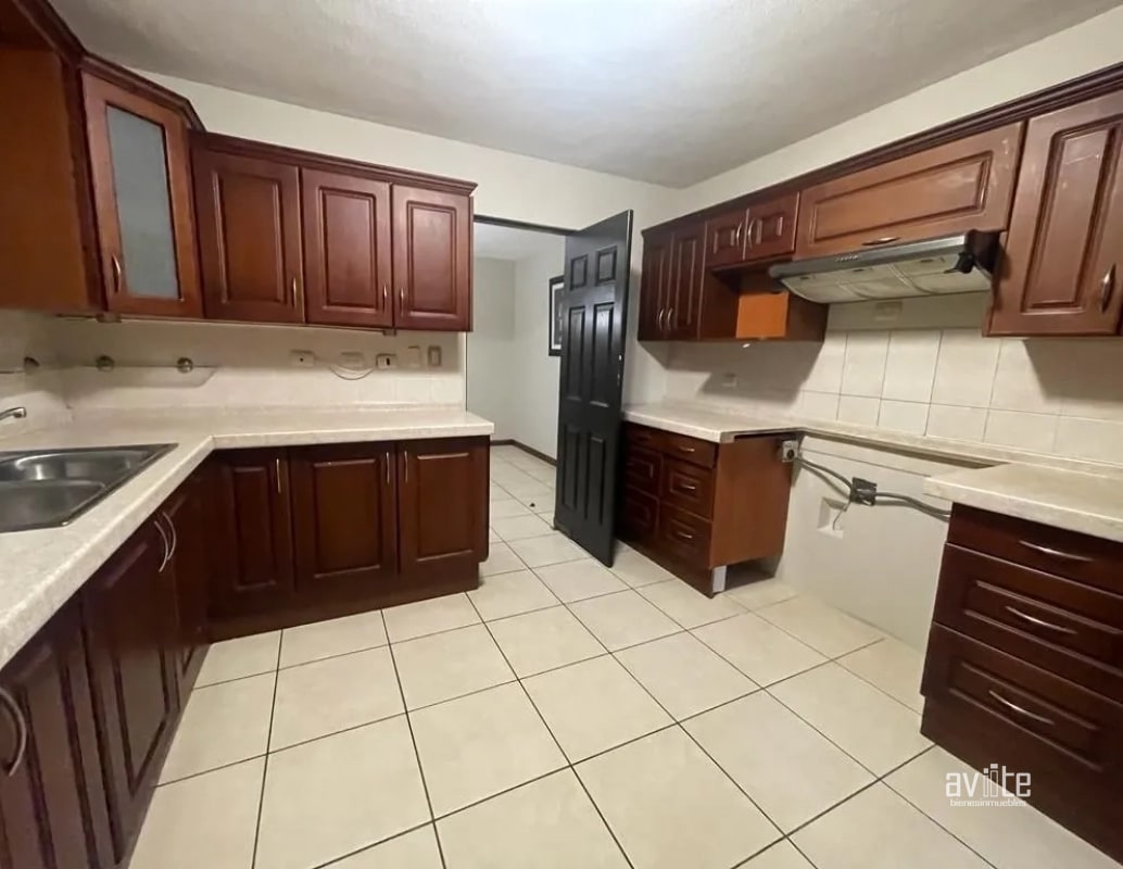 CONDADO NARANJO. Casa tipo Solana en venta, dentro de Alameda Norte $425,000 - 7