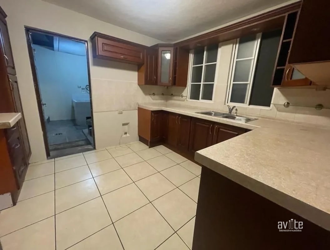 CONDADO NARANJO.   Casa tipo Solana en venta, dentro de Alameda Norte $425,000 - 6