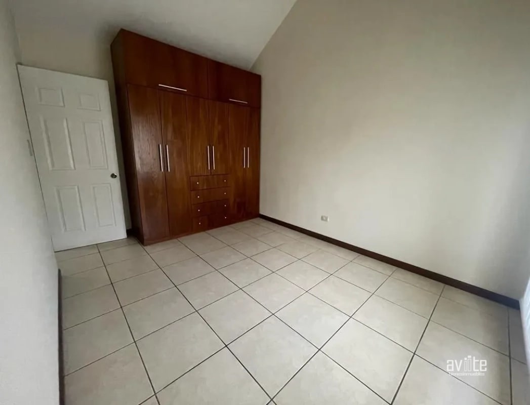 CONDADO NARANJO.   Casa tipo Solana en venta, dentro de Alameda Norte $425,000 - 9