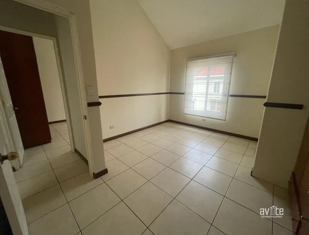 CONDADO NARANJO.   Casa tipo Solana en venta, dentro de Alameda Norte $425,000 - 10