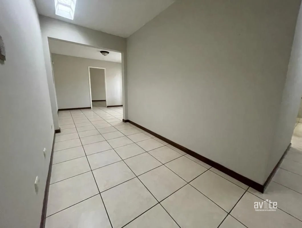 CONDADO NARANJO. Casa tipo Solana en venta, dentro de Alameda Norte $425,000 - 11