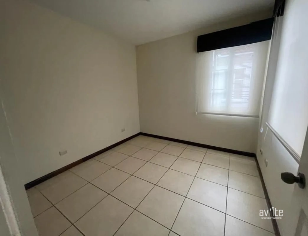 CONDADO NARANJO.   Casa tipo Solana en venta, dentro de Alameda Norte $425,000 - 12