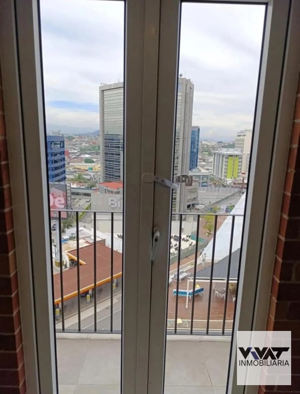 APARTAMENTO EN RENTA EN EDIFICIO MODRA ZONA 4 - 9