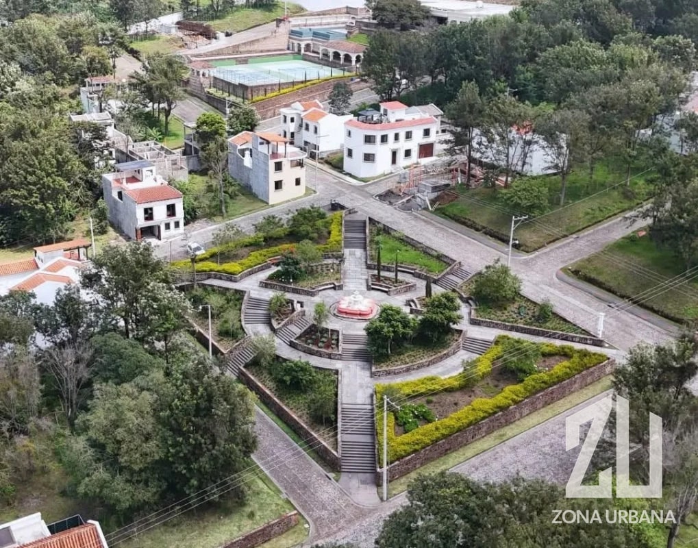Terreno con planos y excelente vista en Antigua Gardens - 1