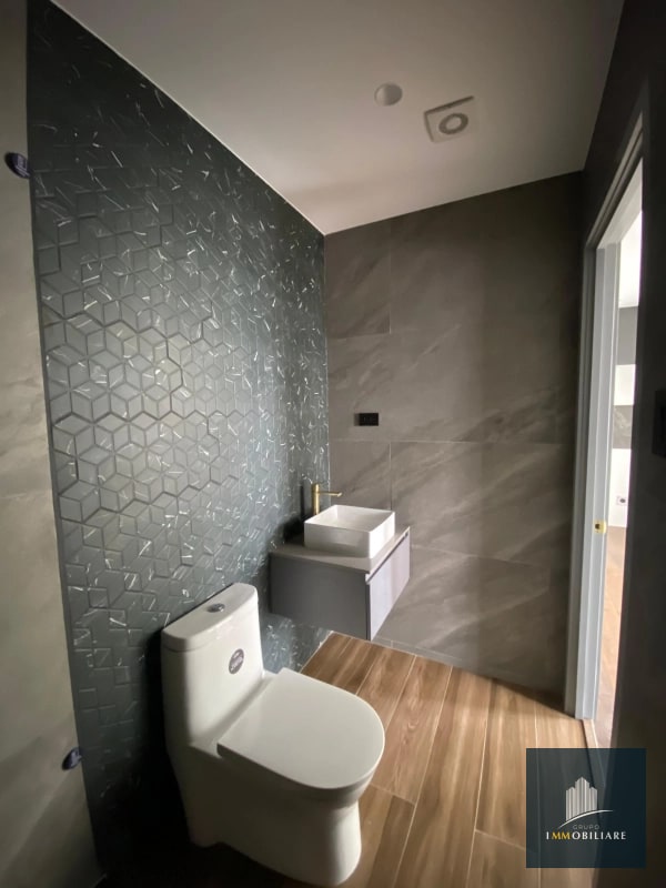 Apartamento con balcón en renta zona 10 edificio Atarah - 5