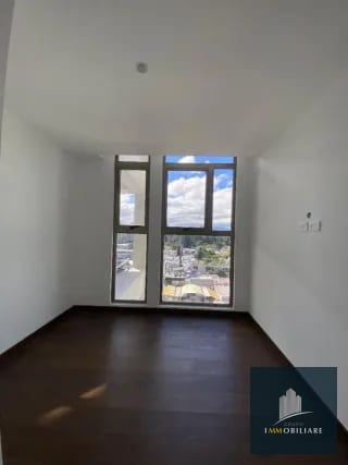 Apartamento con balcón en renta zona 10 edificio Atarah — Apartamento en Alquiler en Atarah, Zona 10, Guatemala, Ciudad — miniatura 3 de 14