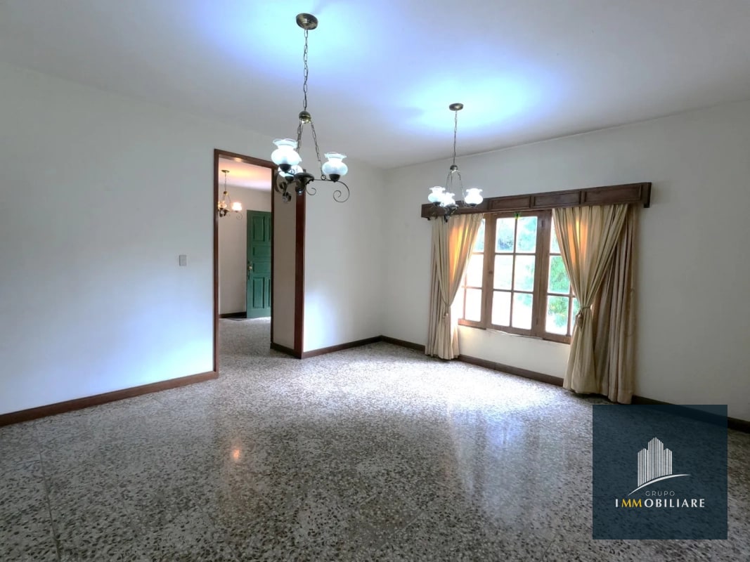 Casa para Restaurante con Jardín y Parqueo Bulevar las colinas, San Cristobal - 12