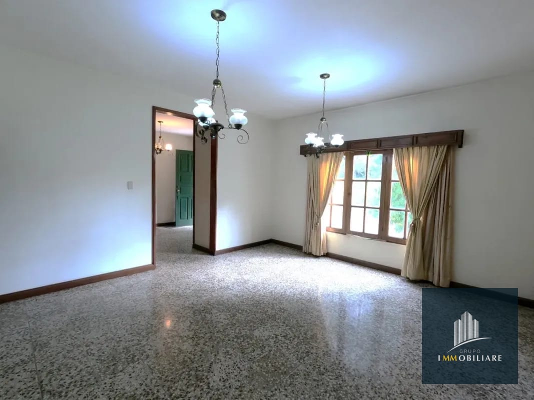 Casa para Restaurante con Jardín y Parqueo Bulevar las colinas, San Cristobal — Casa en Alquiler en Zona 8 Mixco, Guatemala, Ciudad — foto 12 de 17