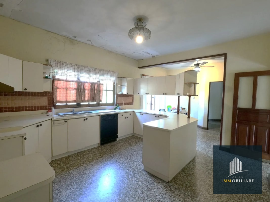 Casa para Restaurante con Jardín y Parqueo Bulevar las colinas, San Cristobal - 10