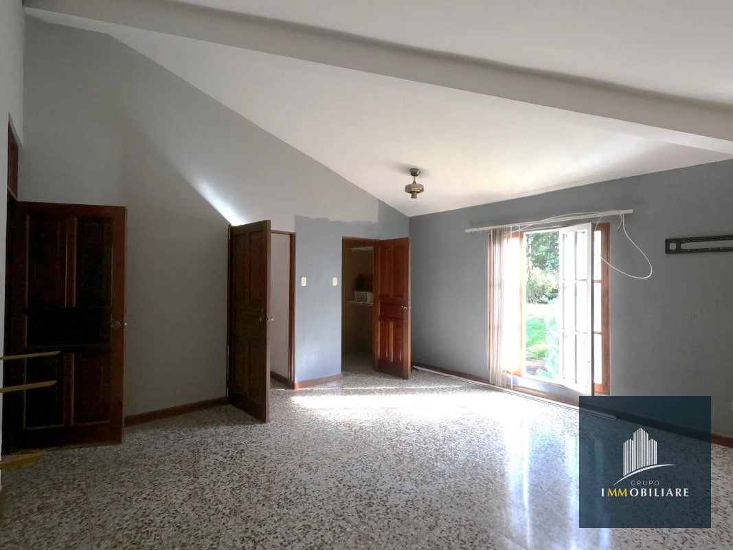 Casa para Restaurante con Jardín y Parqueo Bulevar las colinas, San Cristobal - 5