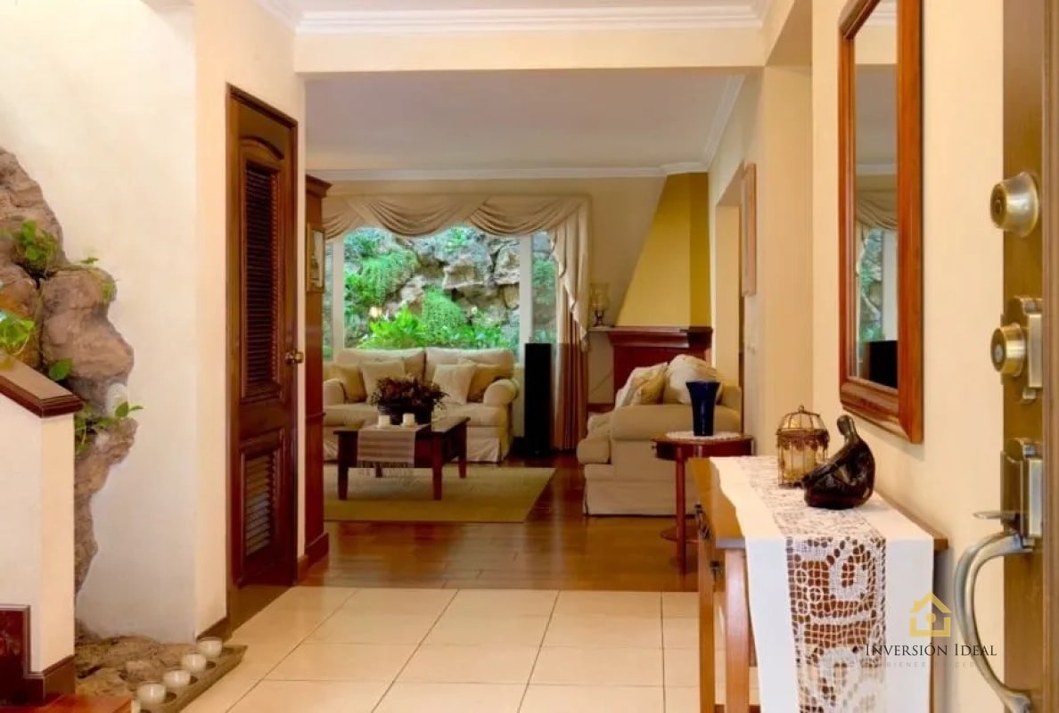 Vendo casa exclusiva en Condominio El Jardín de la Fuente Zona 14 - 8