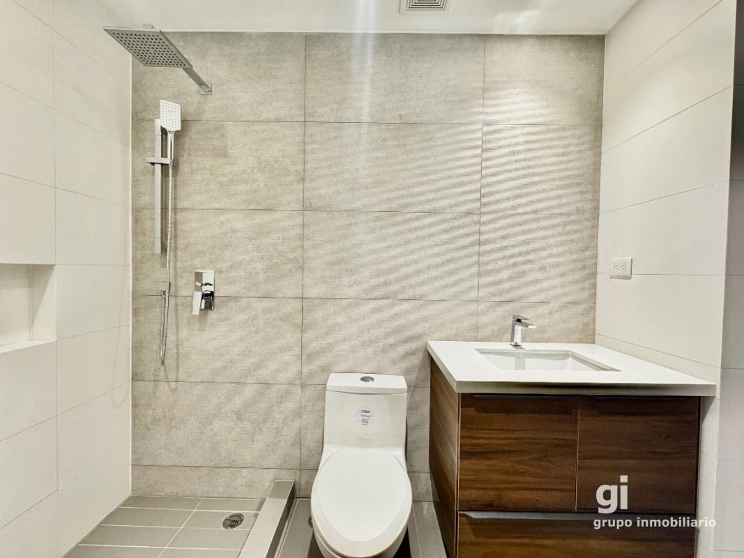 Apartamento de 3 dormitorios + cuarto de servicio en venta en zona 13 - 9