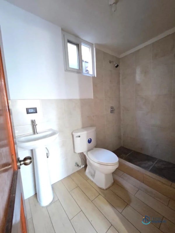 CASA EN VENTA, ZONA 8 DE MIXCO-SAN CRISTÓBAL 2, - 5
