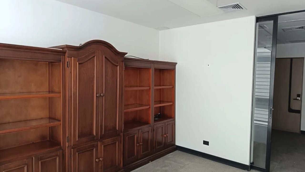 📍 CLÍNICA MÉDICA EN ALQUILER – 50 M² + AMUEBLADA | RENOVATI | ZONA 10 — Clínica en Alquiler en Renovati, Zona 10, Guatemala, Ciudad — foto 3 de 9