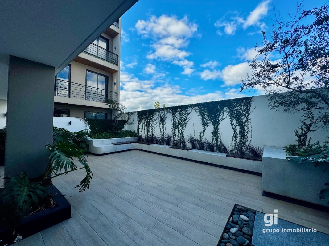 Apartamento de 2 dormitorios + jardín en venta en zona 13 - 6