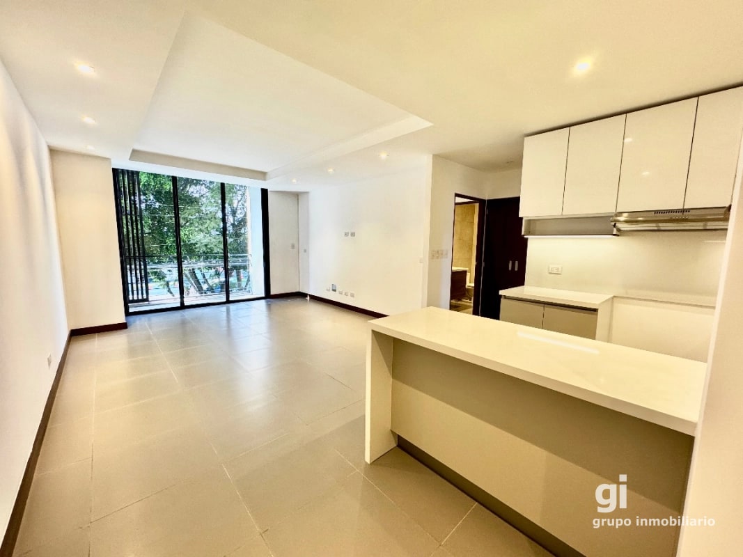 Apartamento de 2 dormitorios + jardín en venta en zona 13 - 1