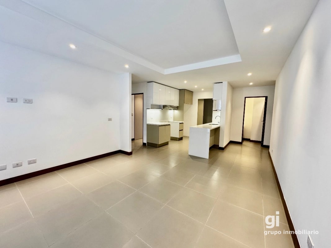 Apartamento de 2 dormitorios + jardín en venta en zona 13 - 14
