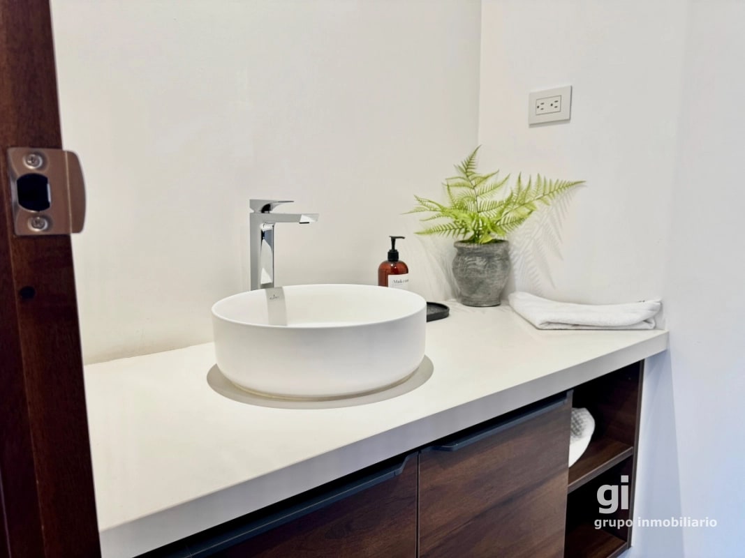 Apartamento de 2 dormitorios en venta en zona 13 - 17