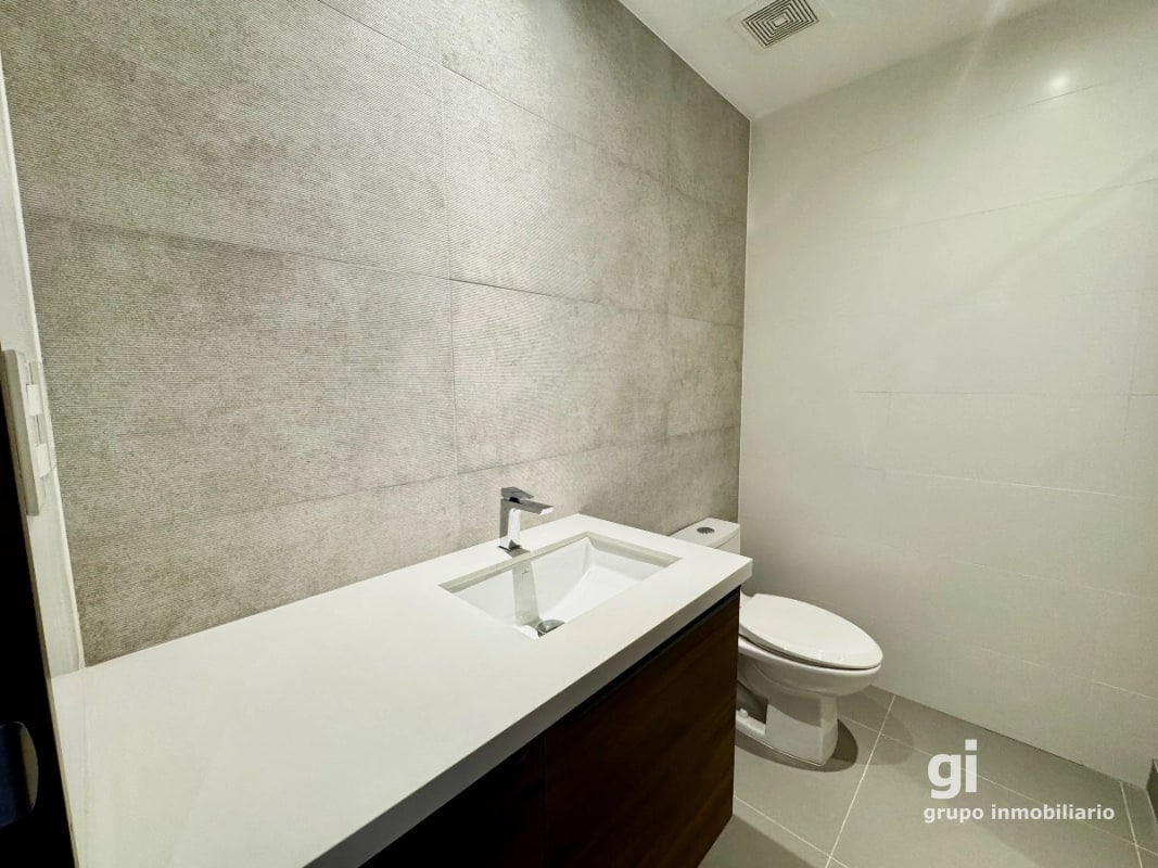 Apartamento de 2 dormitorios en venta en zona 13 - 12
