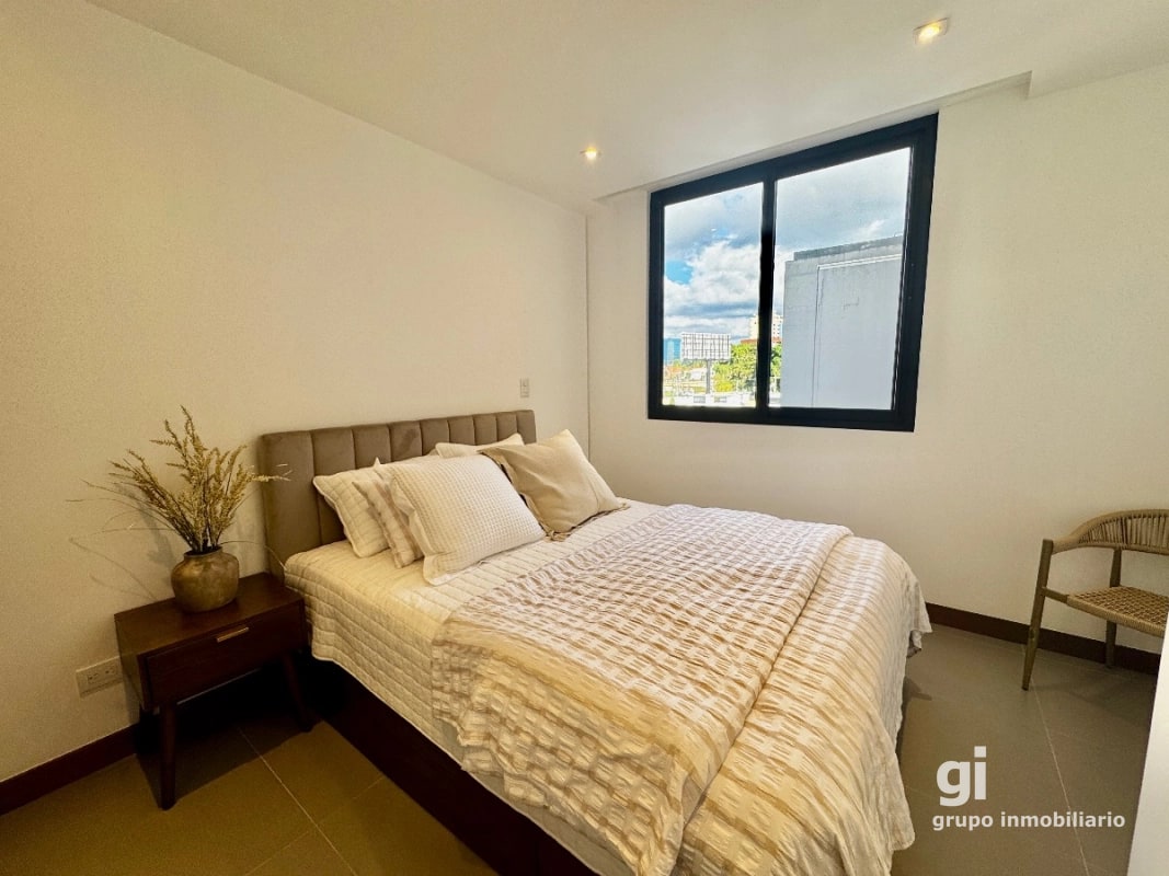 Apartamento de 2 dormitorios en venta en zona 13 - 10