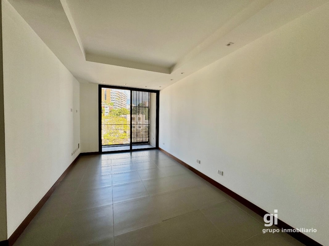 Apartamento de 2 dormitorios en venta en zona 13 - 10