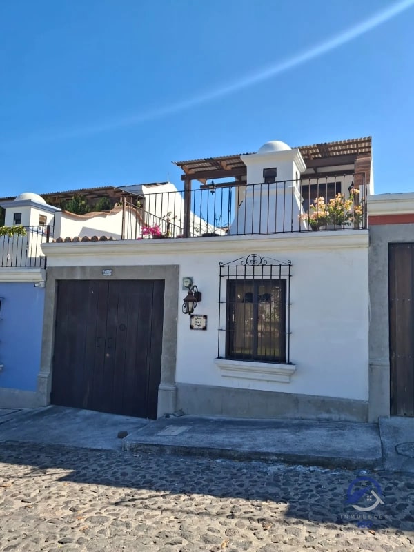 Casa en venta en Barrio Las Campanas, San Pedro Las Huertas, Sacatepéquez - 1