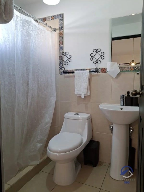Casa en venta en Barrio Las Campanas, San Pedro Las Huertas, Sacatepéquez - 6