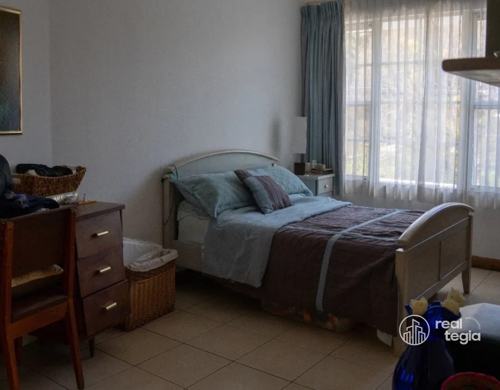 CASA EN VENTA ZONA 15 - 3