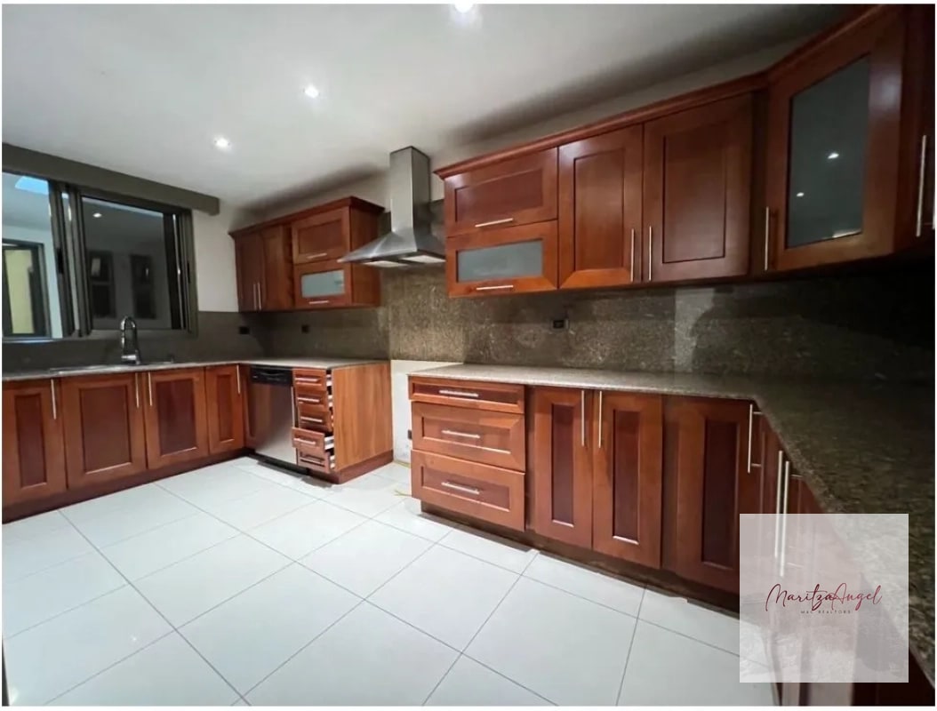 CASA EN VENTA ZONA 10. EL PRADO - 11