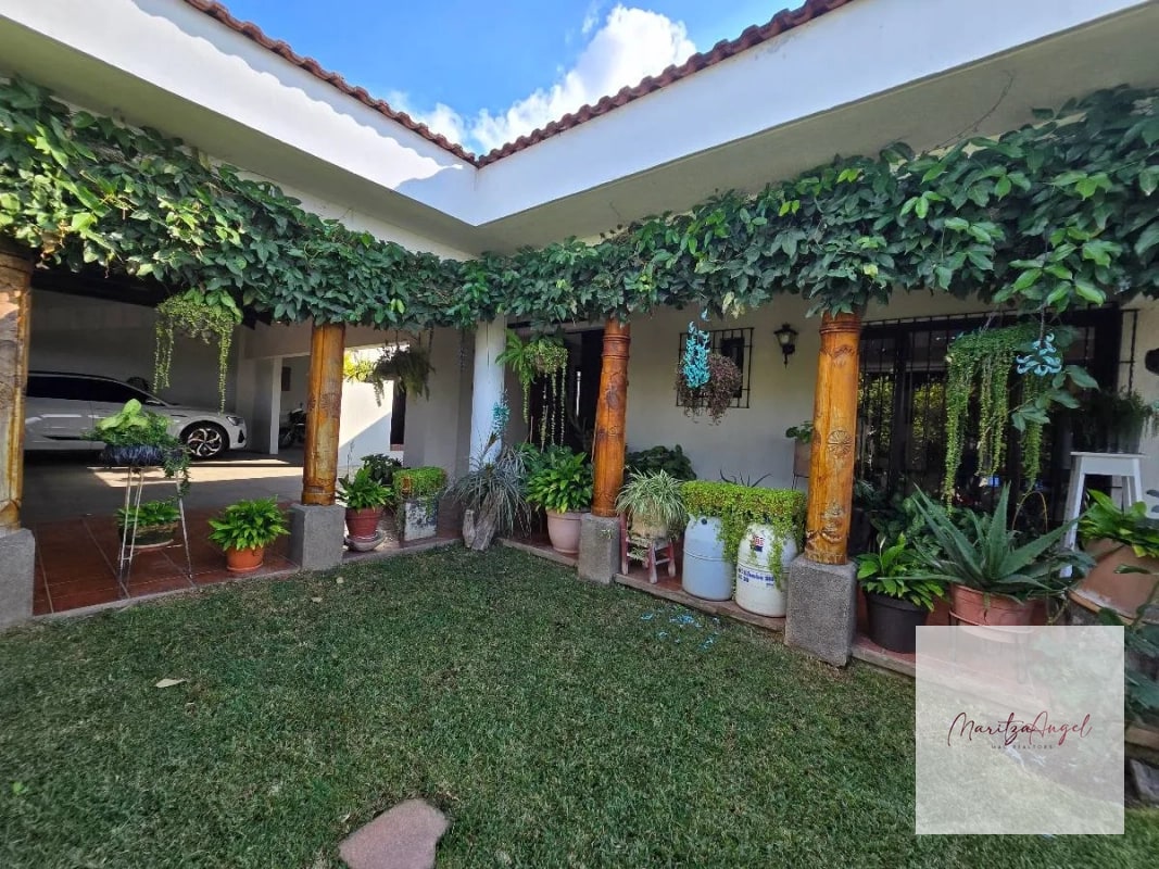 CASA EN VENTA EN ZONA 16 - 15