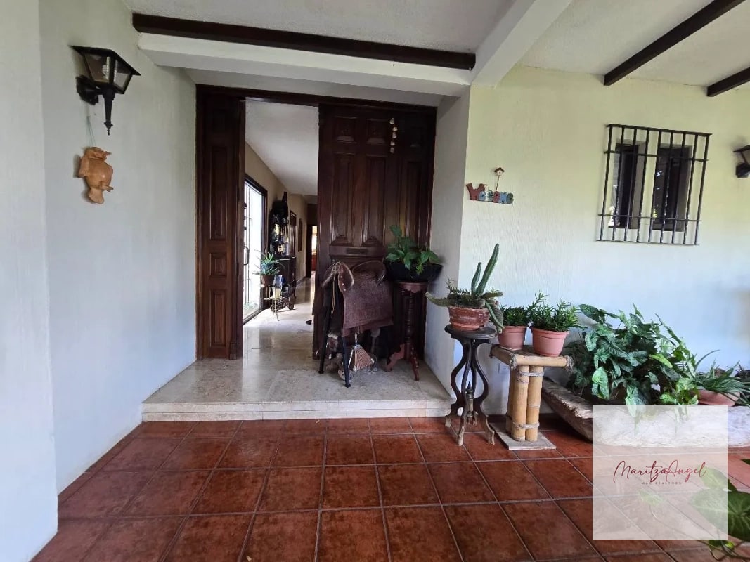 CASA EN VENTA EN ZONA 16 - 14