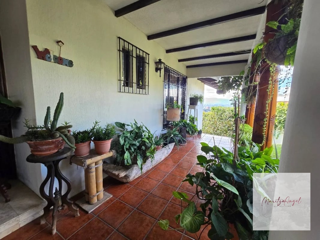 CASA EN VENTA EN ZONA 16 - 13