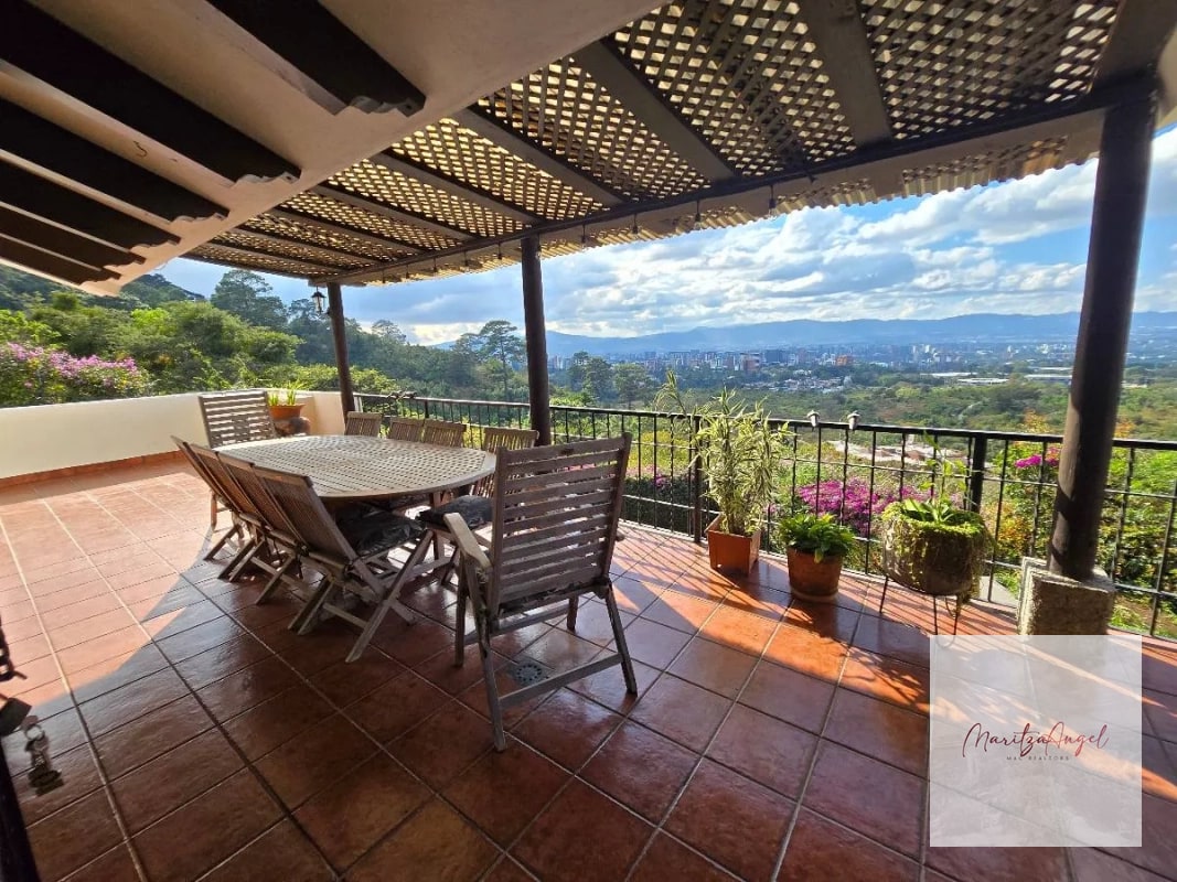 CASA EN VENTA EN ZONA 16 - 9