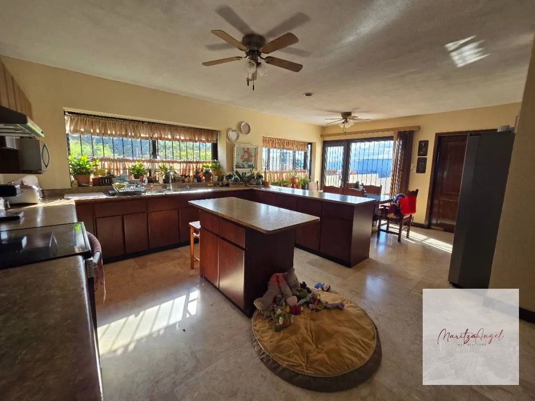 CASA EN VENTA EN ZONA 16 - 7