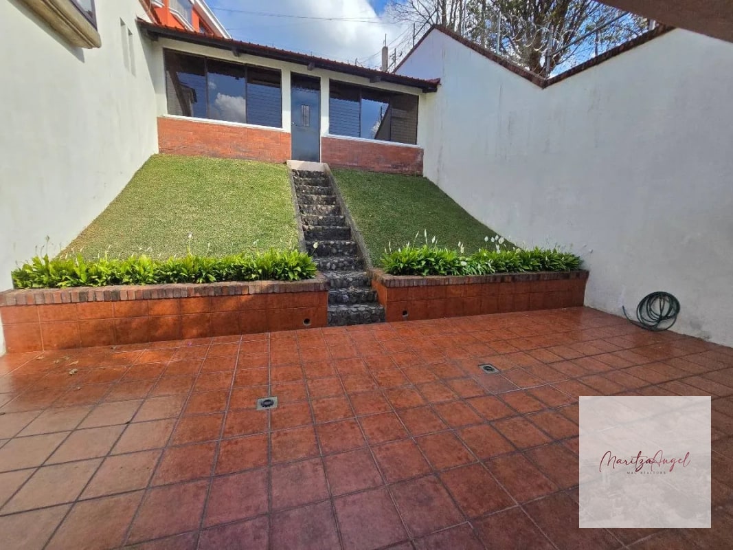 CASA EN VENTA EN ZONA 16 - 5