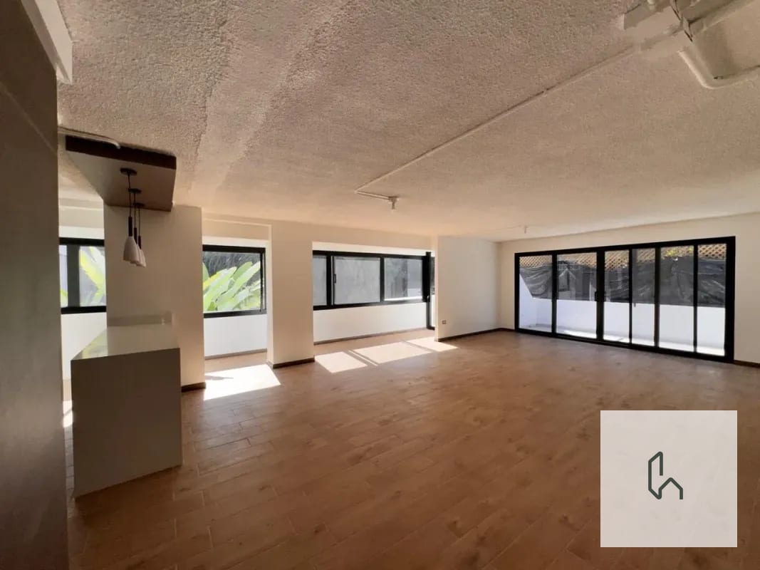 Renta de Apartamento en 20 Calle de la Zona 10 — Apartamento en Alquiler en Zona 10, Guatemala, Ciudad — foto 1 de 10