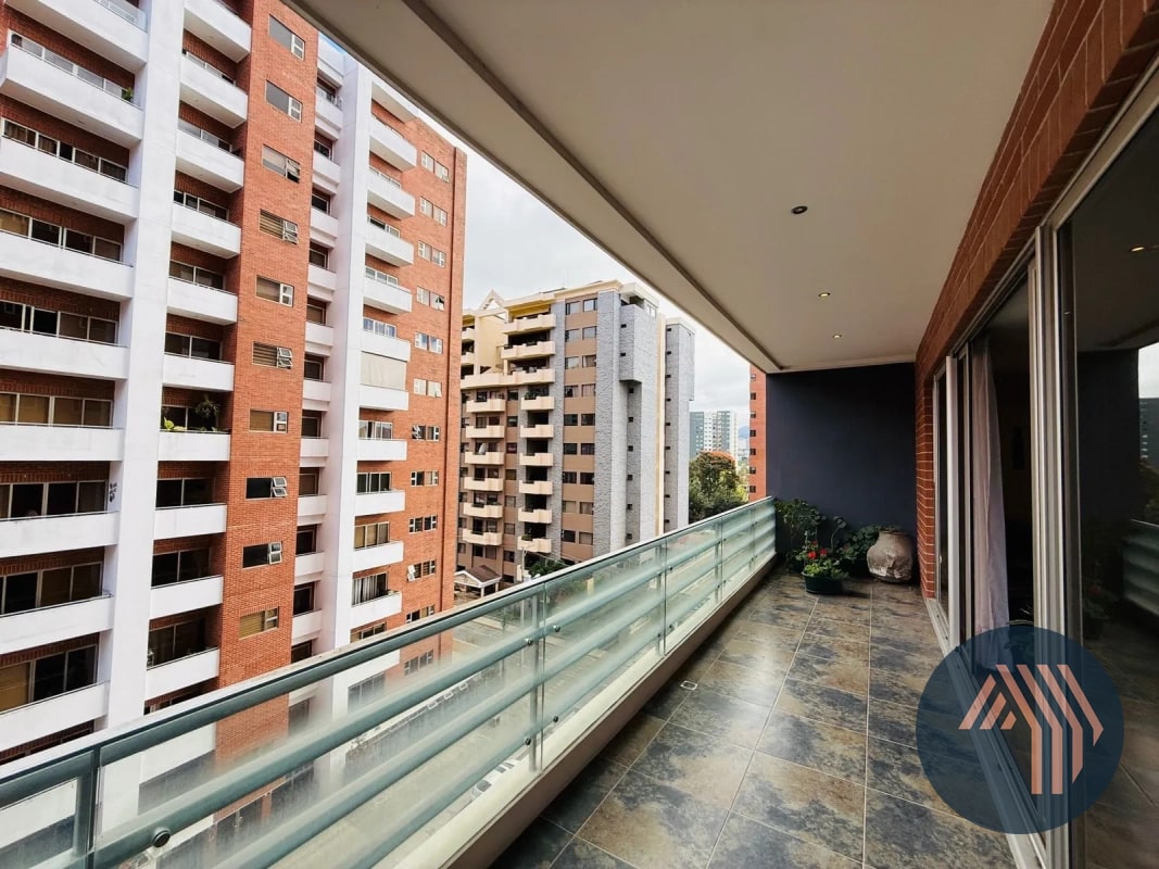ALQUILER DE AMPLIO Y CÉNTRICO APARTAMENTO - ARIA, ZONA 10 - 12