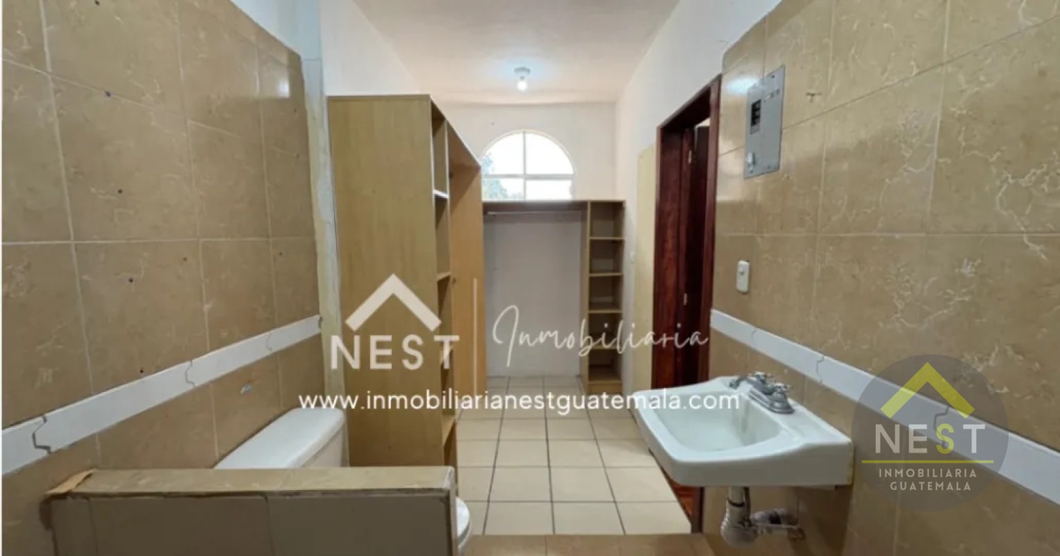 Casa amplia en venta | Residenciales LOS OLIVOS - Zona 18 - 8