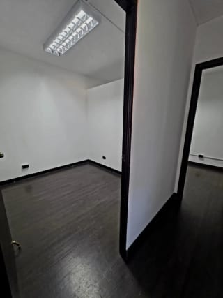 OFICINA EN RENTA ZONA 13, CIUDAD CAPITAL — Oficina en Alquiler en Zona 13, Guatemala, Ciudad — miniatura 8 de 15